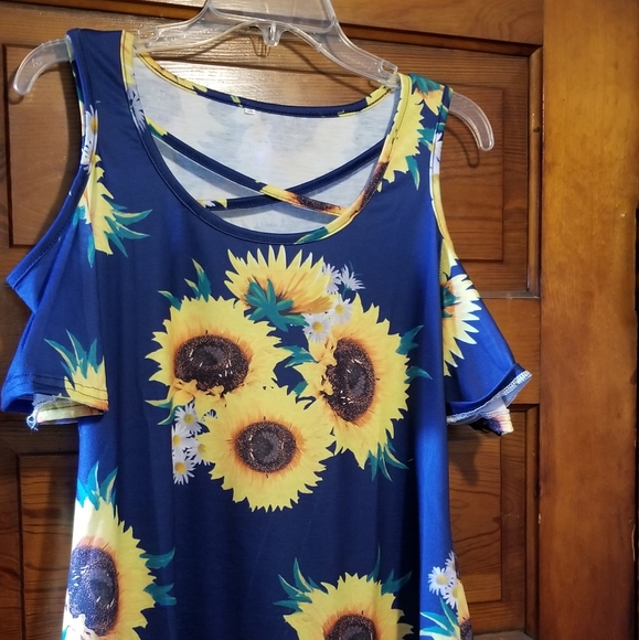 not known Tops - Blue open shoulder top with sunflowers